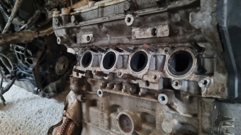 Audi A4 2.0 20V alt silindir kapağı