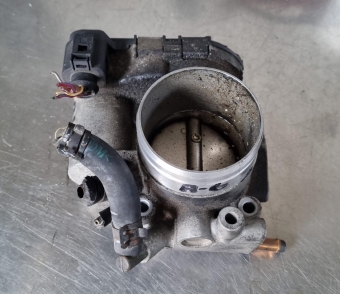 Audi A4 2.0 20V Gaz Kelebeği