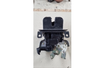 Audi A4 bagaj kilidi