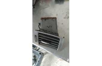 Audi A4 sağ kalorifer ızgarası çıkma parça