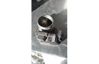 Audi A8 gaz kelebeği çıkma parça