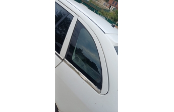 skoda fabia sol arka çamurluk camı