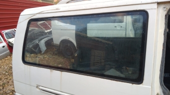 Volkswagen Transporter T4 sağ arka cam çıkma parça